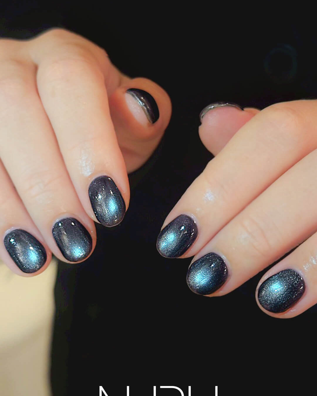 新宿西新宿ネイルサロンNURU 水星ディープ SAKIデザイン マグネットネイル ネイビーネイル ギャラクシーネイル 宇宙ネイル 結婚式ネイル パーティーネイル 初心者おすすめ トレンドネイル 2025春夏