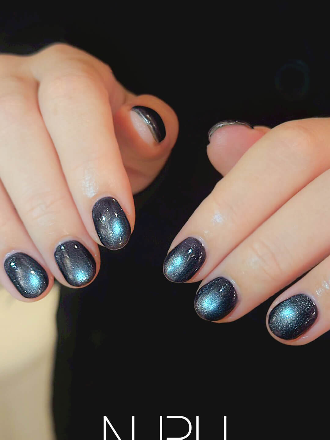 新宿西新宿ネイルサロンNURU 水星ディープ SAKIデザイン マグネットネイル ネイビーネイル ギャラクシーネイル 宇宙ネイル 結婚式ネイル パーティーネイル 初心者おすすめ トレンドネイル 2025春夏