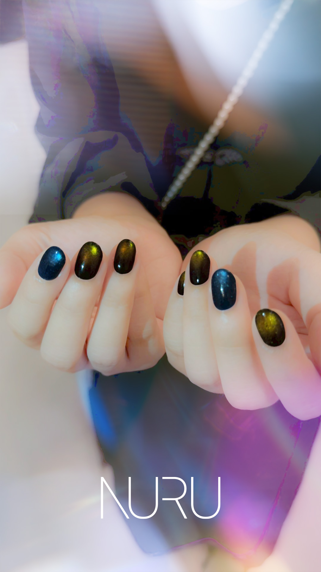 ベースカラーを追加した個性派マグネットネイル