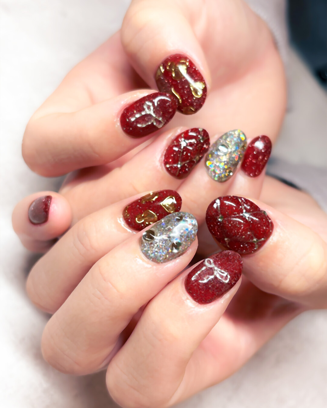 ボルドー×シルバーの上品ネイル