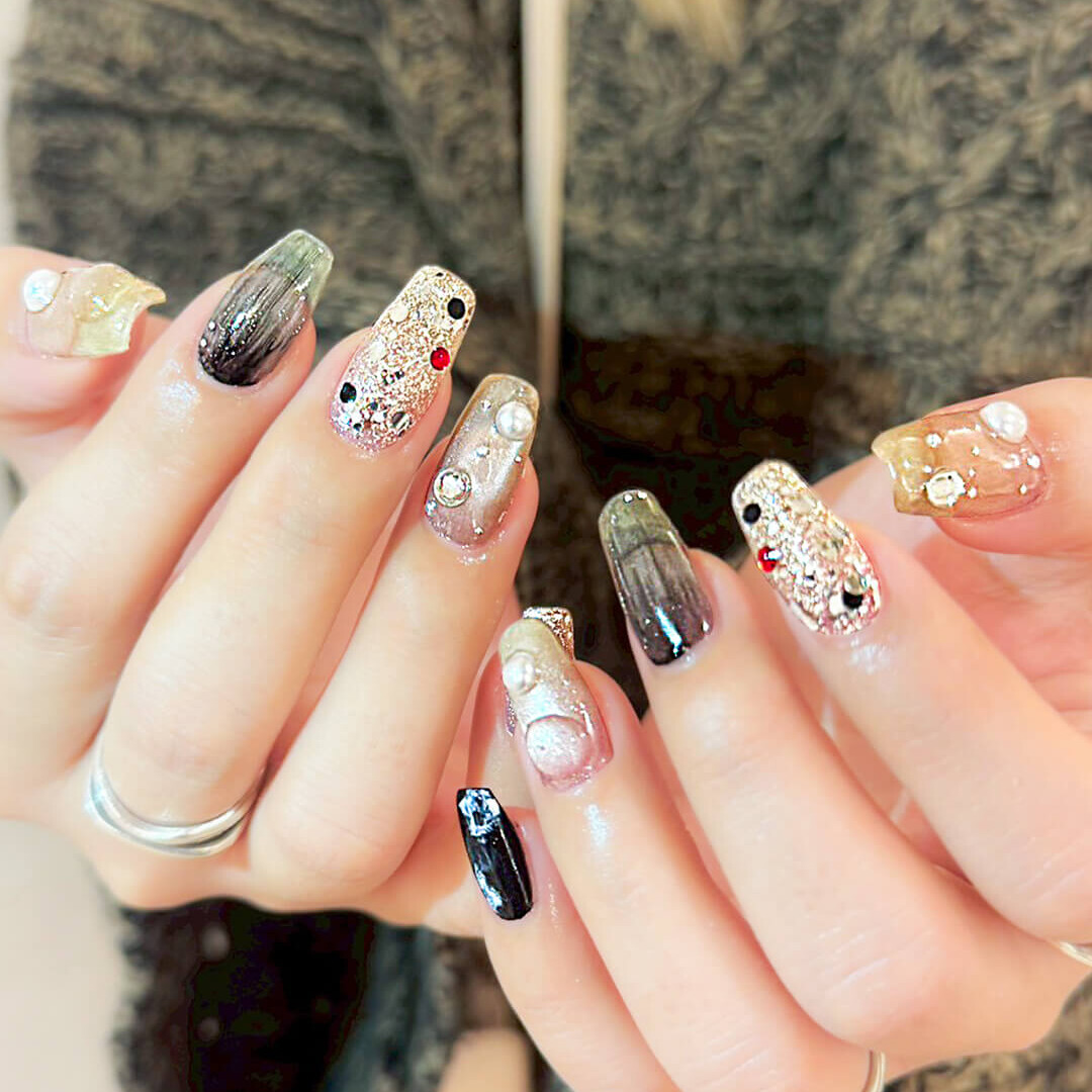 宝石のような個性派ネイルデザイン