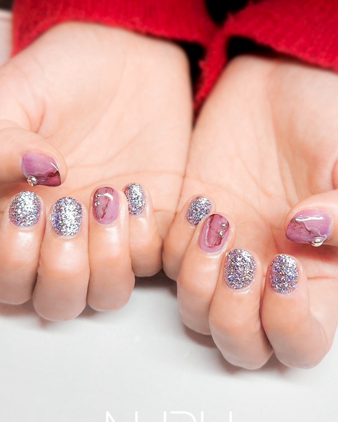 ピンク色が可愛い個性派ニュアンスネイル