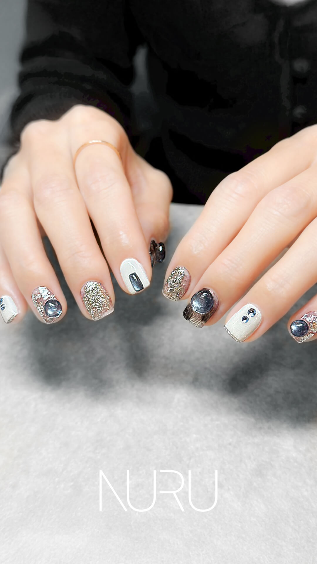 雫や宝石を感じるマグネット輝く個性派ネイルデザイン