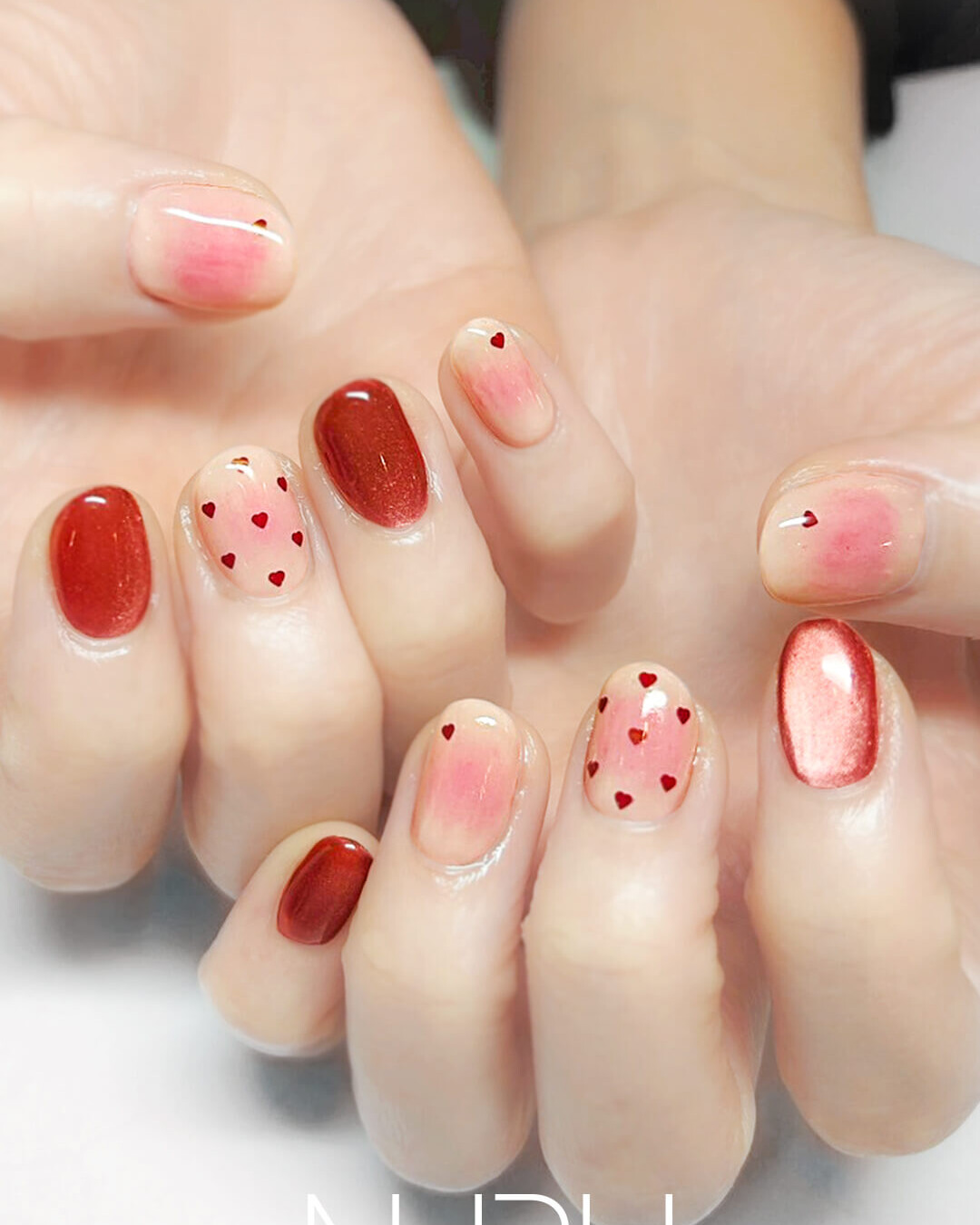 ほんのり色づいたピンクピーチネイル