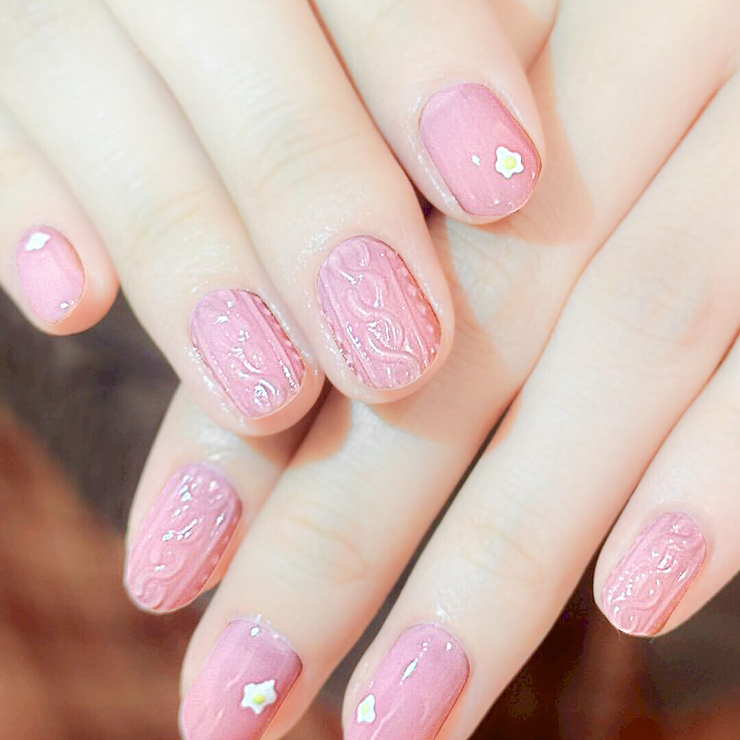 ガーリピンクのニットネイル