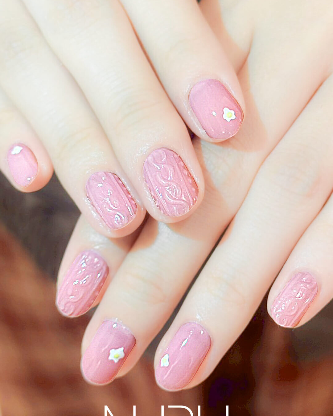 ガーリピンクのニットネイル