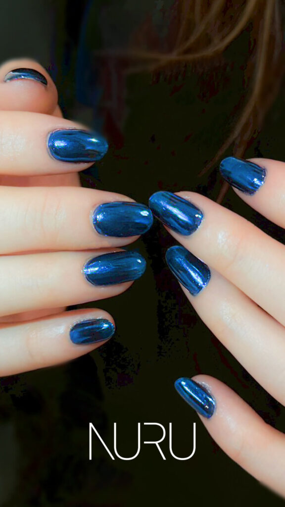 ブルーのミラーネイル