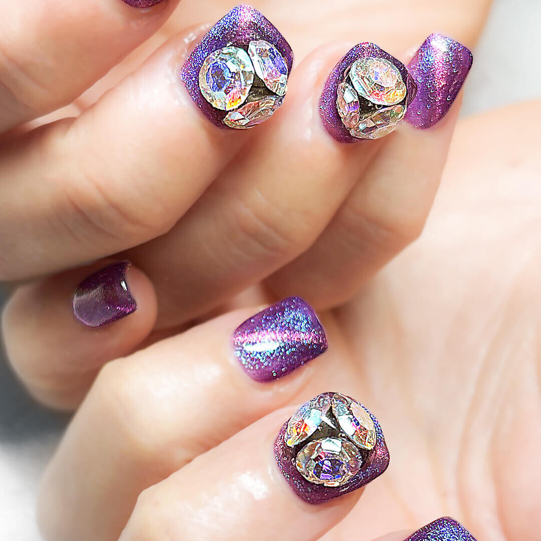 Vカットストーン×斜めマグネットネイル