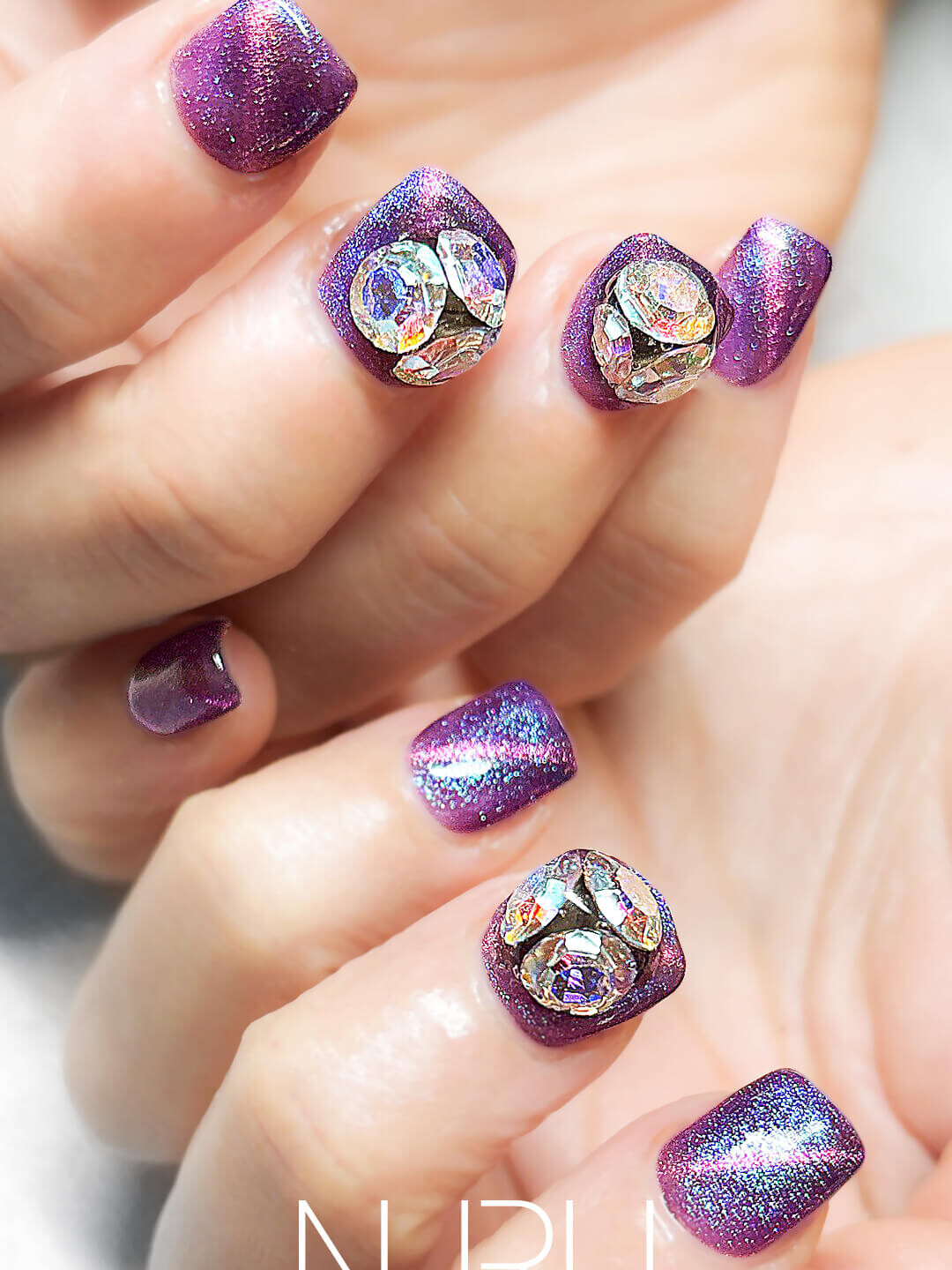 Vカットストーン×斜めマグネットネイル