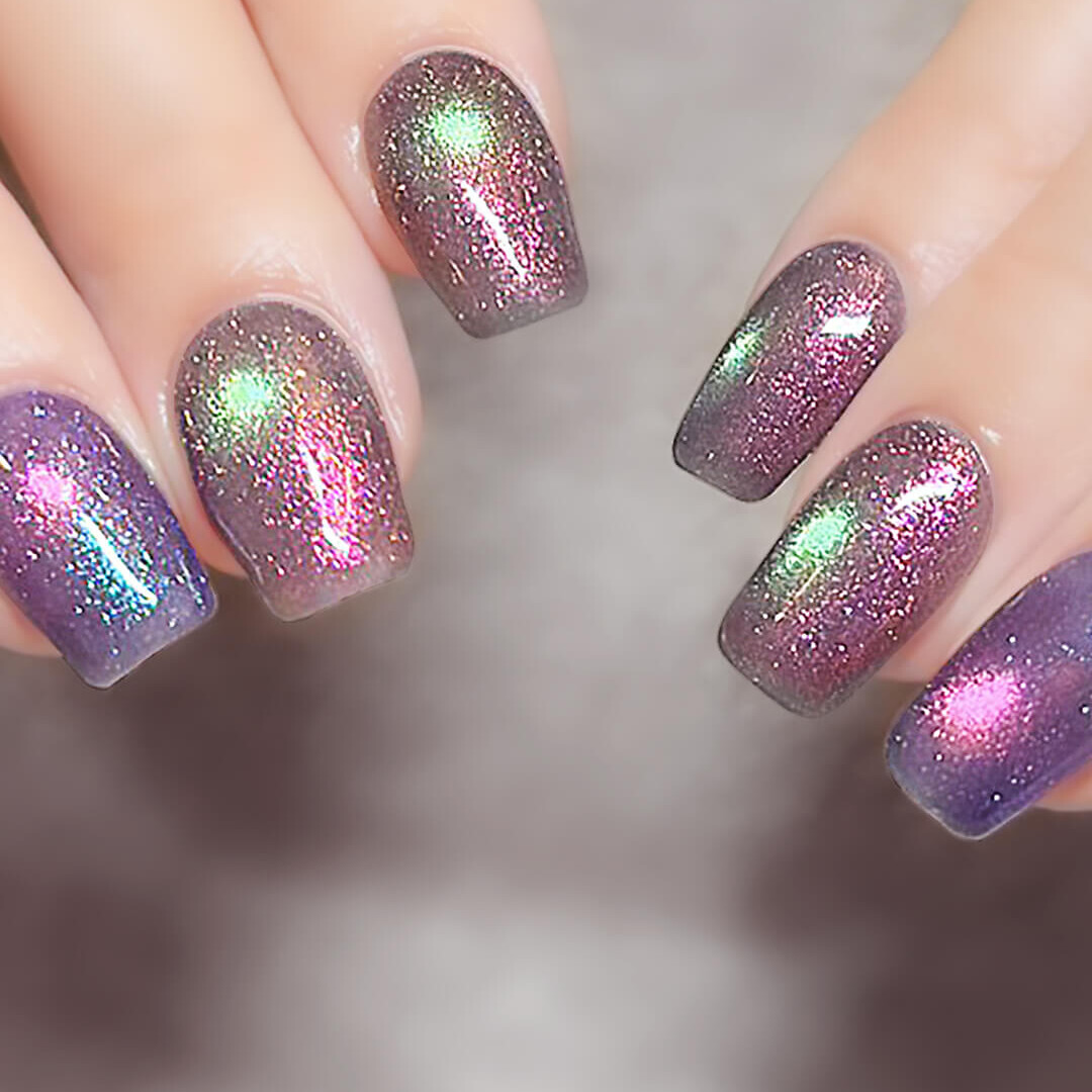 ユニコーンカラーのマグネットネイル