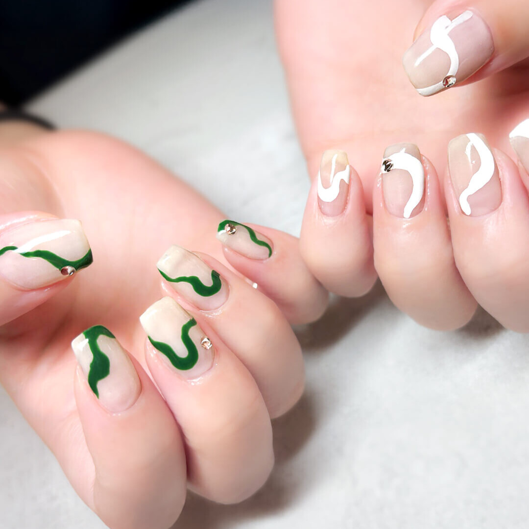 ヌーディーカラー×ホワイト&グリーン