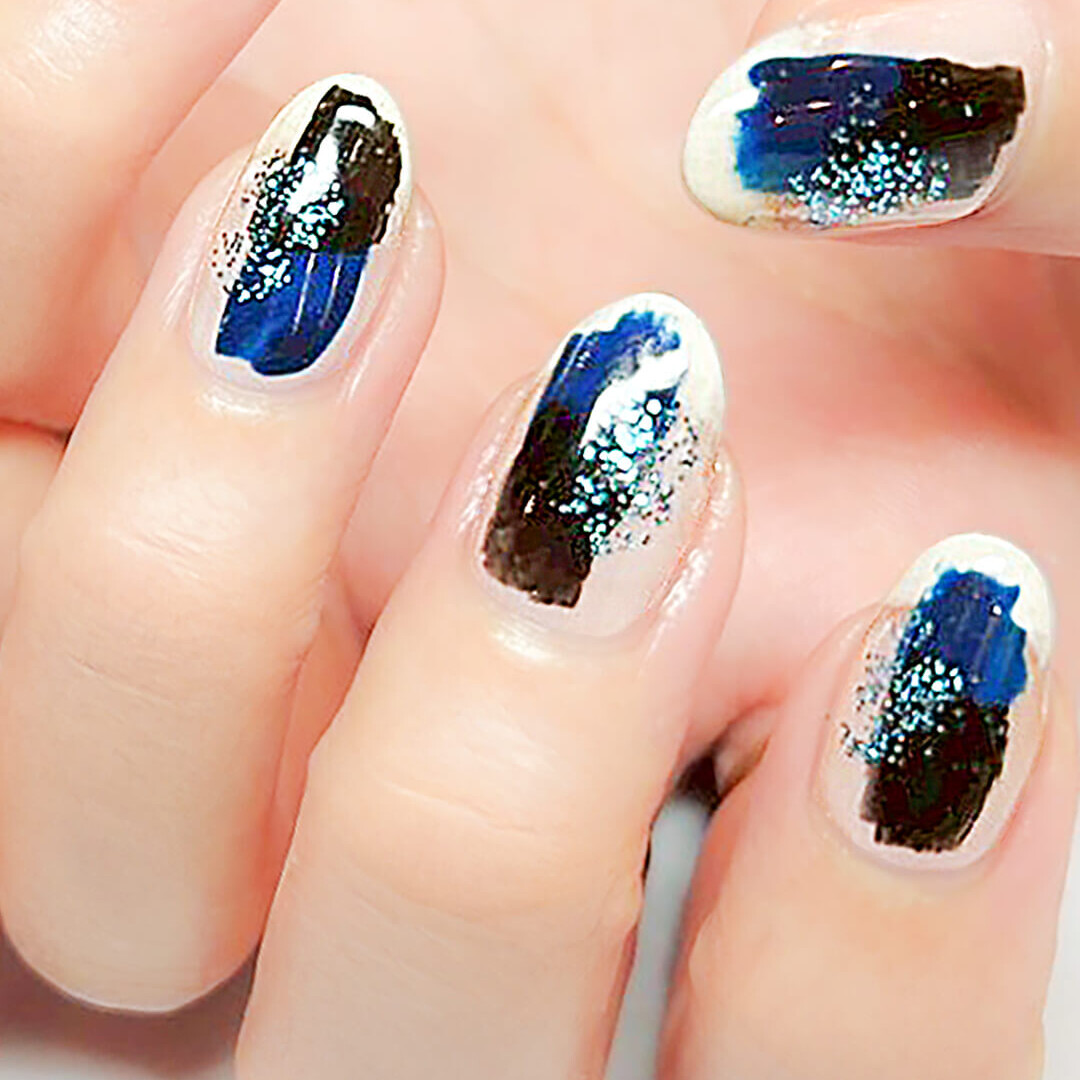 クリアベースにブラック×深いブルーの組み合わせ