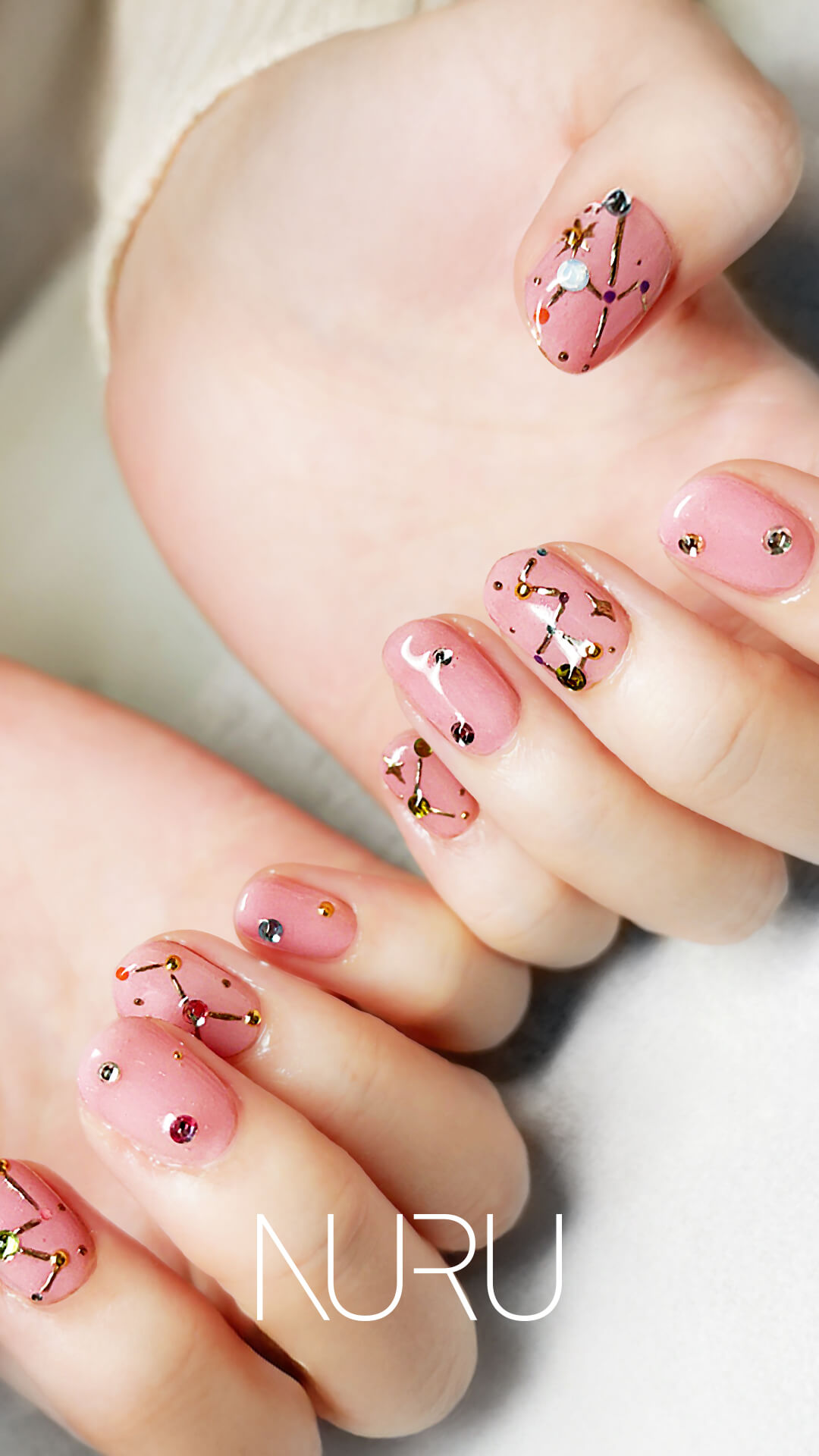 星座を、そのまま、指先に