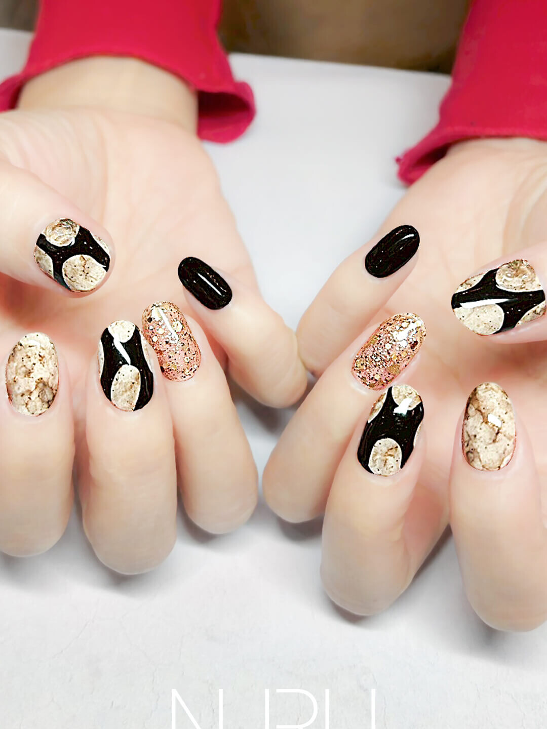 ベージュ＆ブラウンを上手に使った鉱石系ネイル