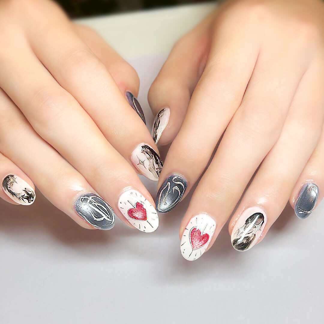 ホワイト×シルバーの手描きアート