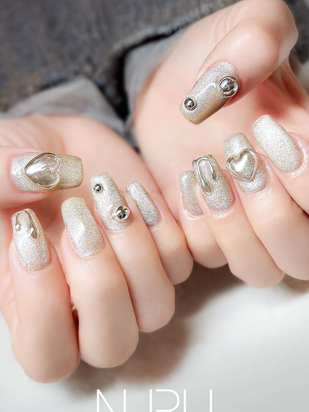 大きめのハートのお洒落ネイル