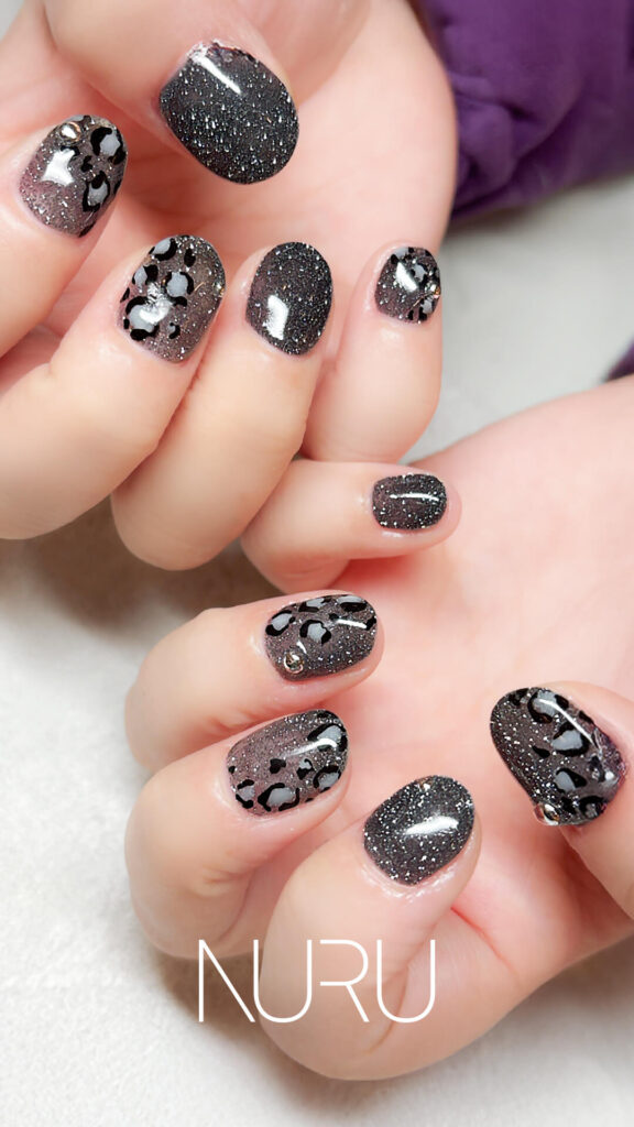 秋冬人気のレオパード柄ネイル
