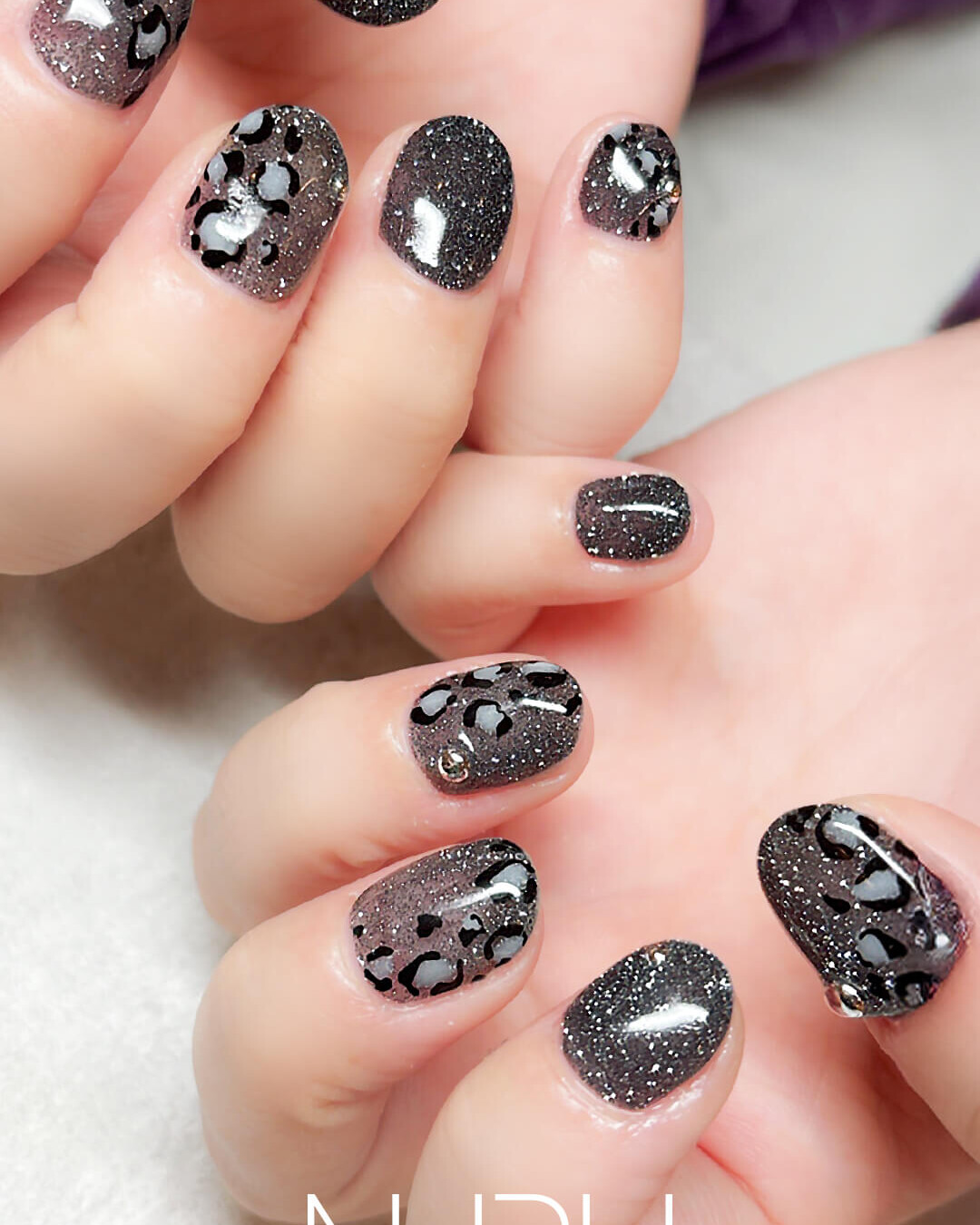 秋冬人気のレオパード柄ネイル