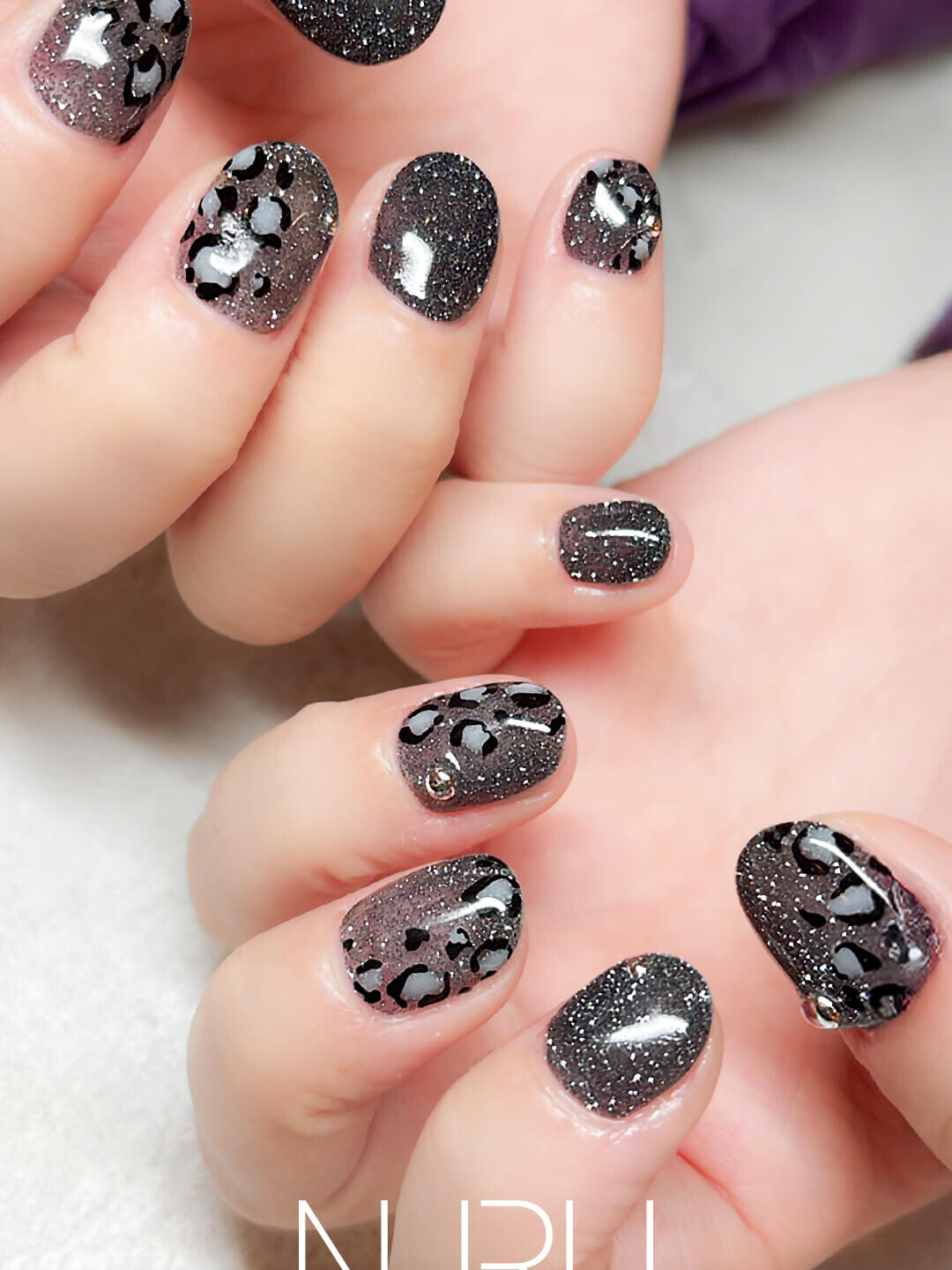 秋冬人気のレオパード柄ネイル