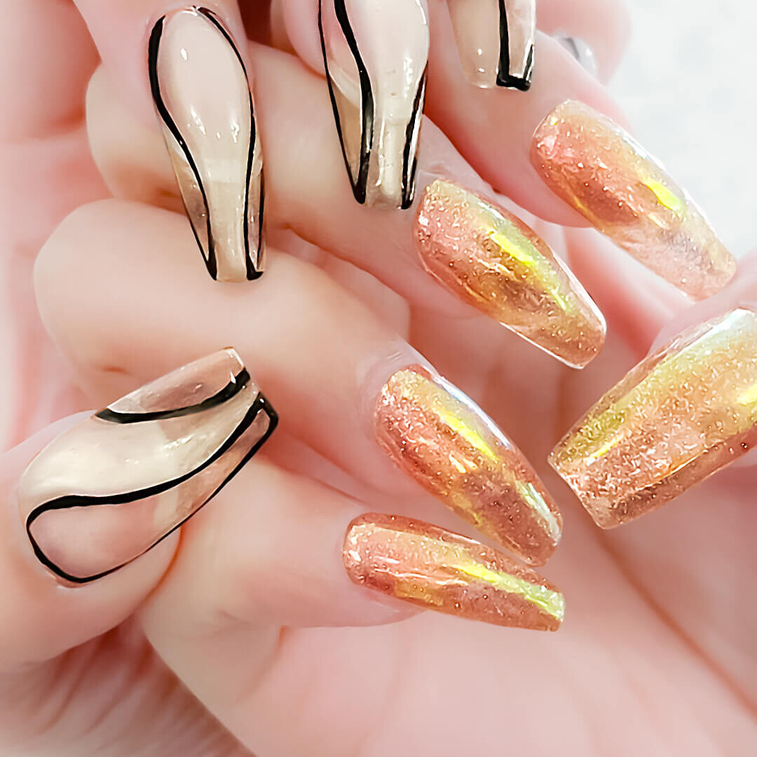 透明感ある美人ネイル