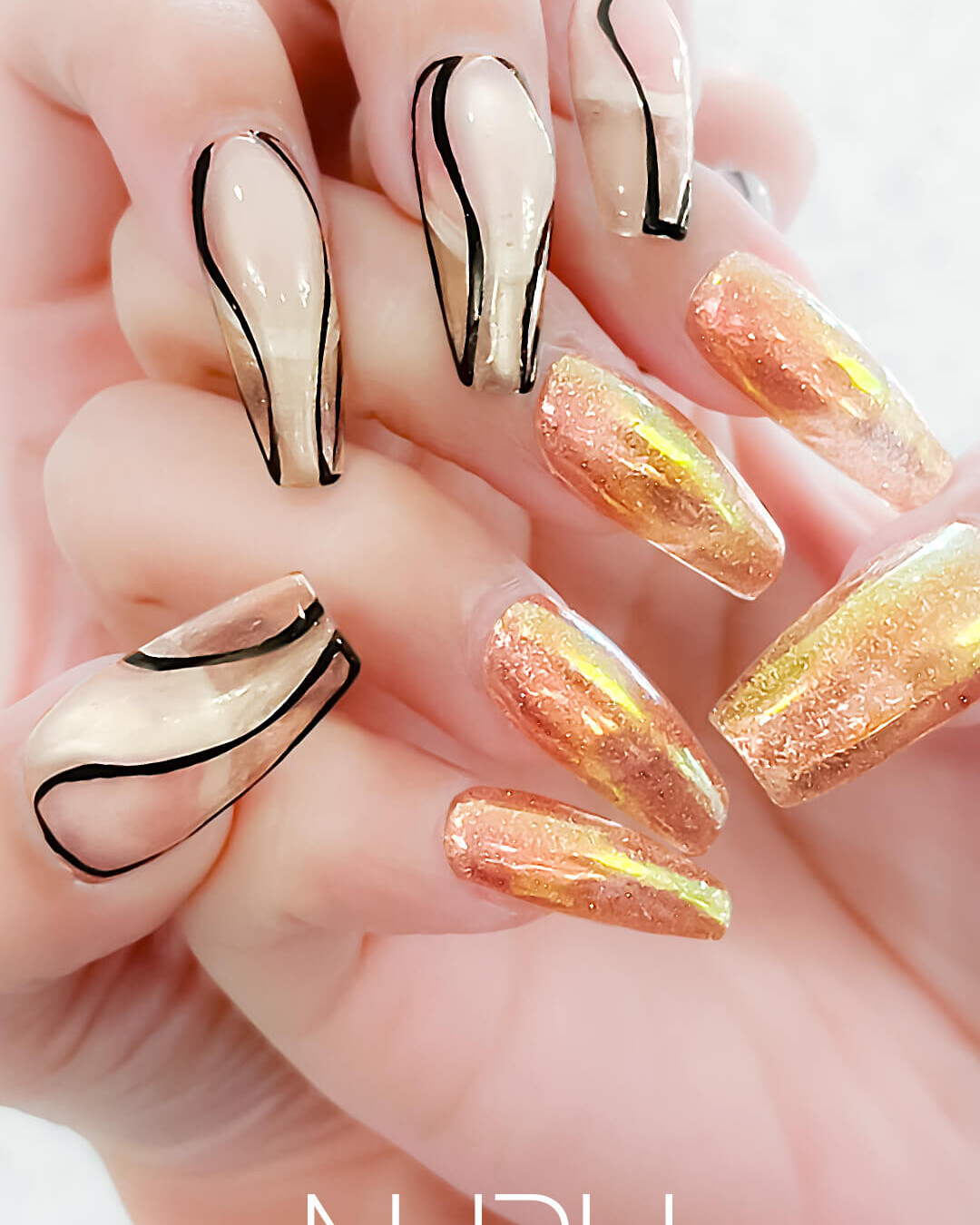 透明感ある美人ネイル