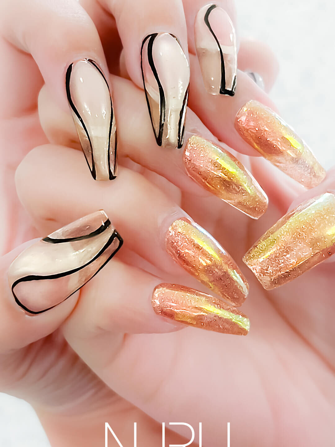 透明感ある美人ネイル