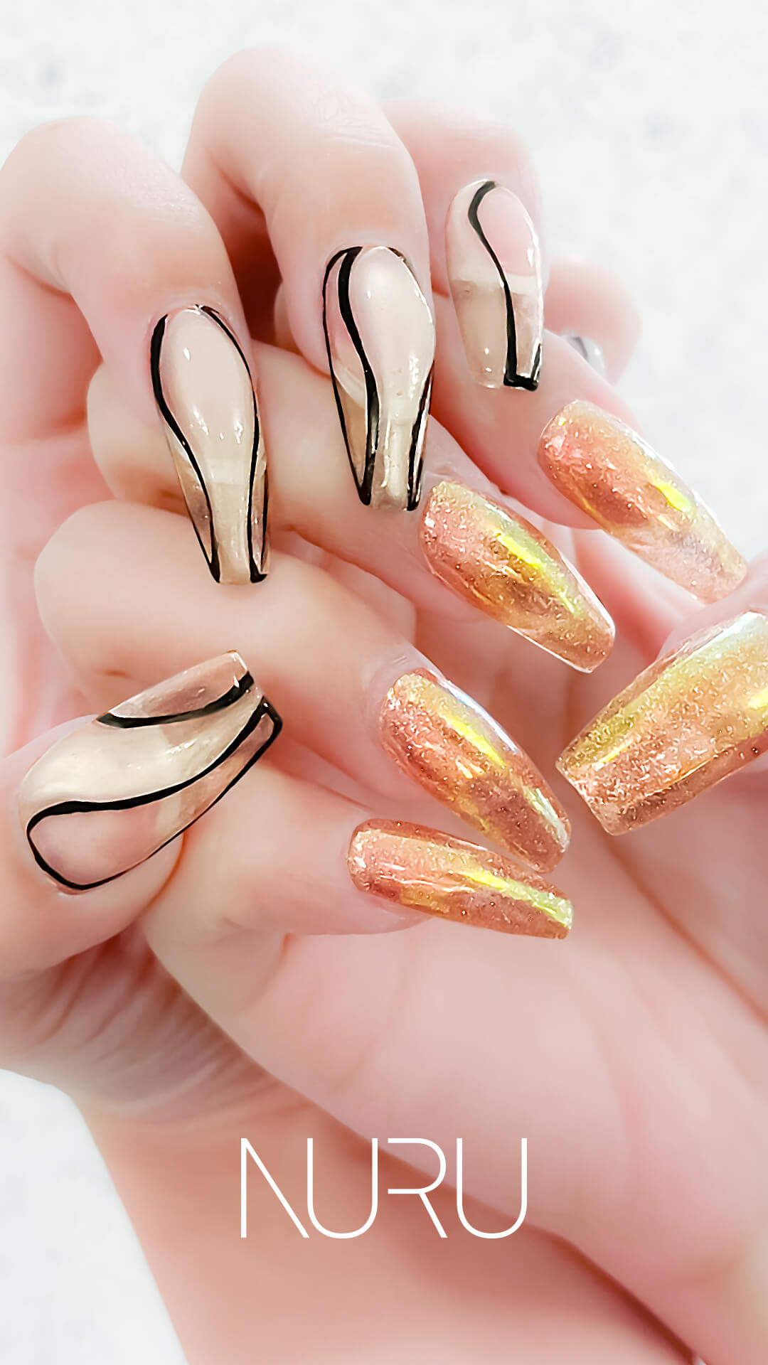 透明感ある美人ネイル