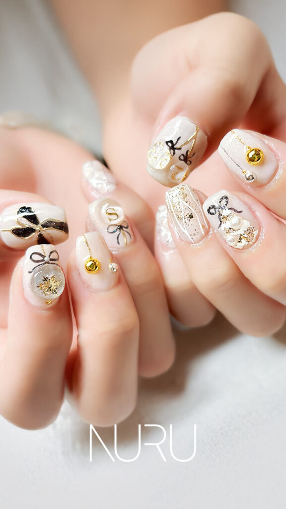 指先を飾るホワイトクリスマス