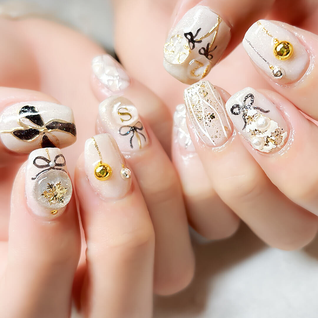 指先を飾るホワイトクリスマス