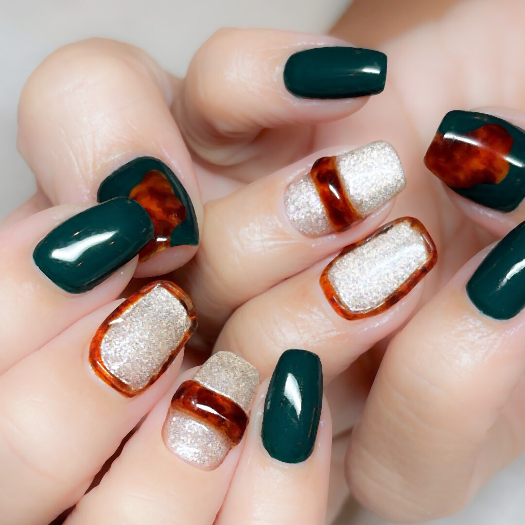 マグネットネイルが輝く個性派べっ甲ネイル