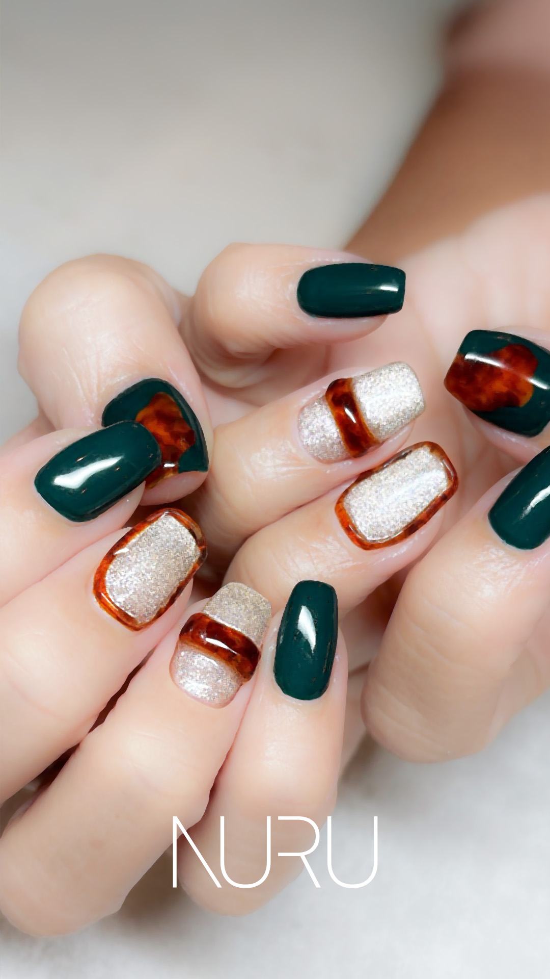 マグネットネイルが輝く個性派べっ甲ネイル