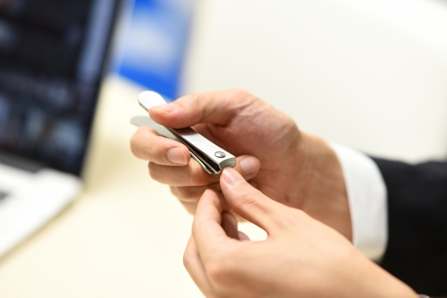 メンズネイルケア 新宿 清潔感