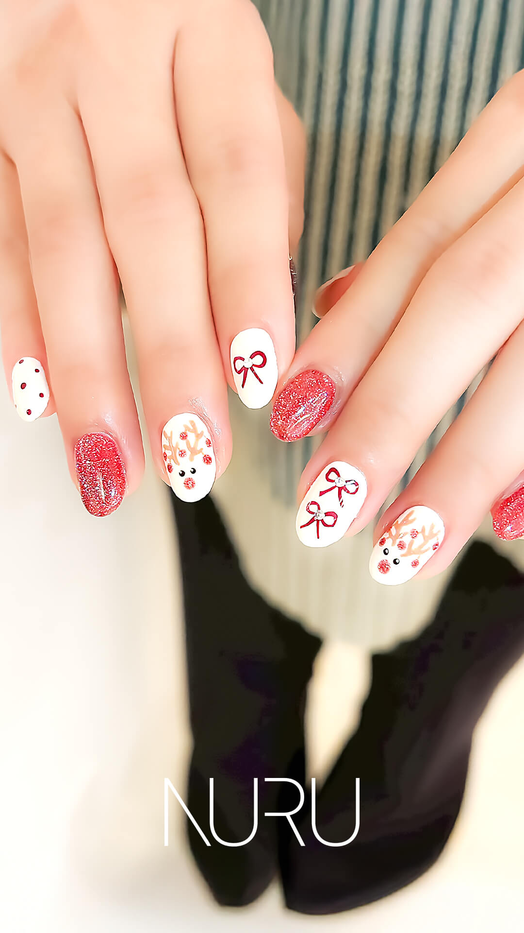 クリスマスの手描きアートデザインネイル