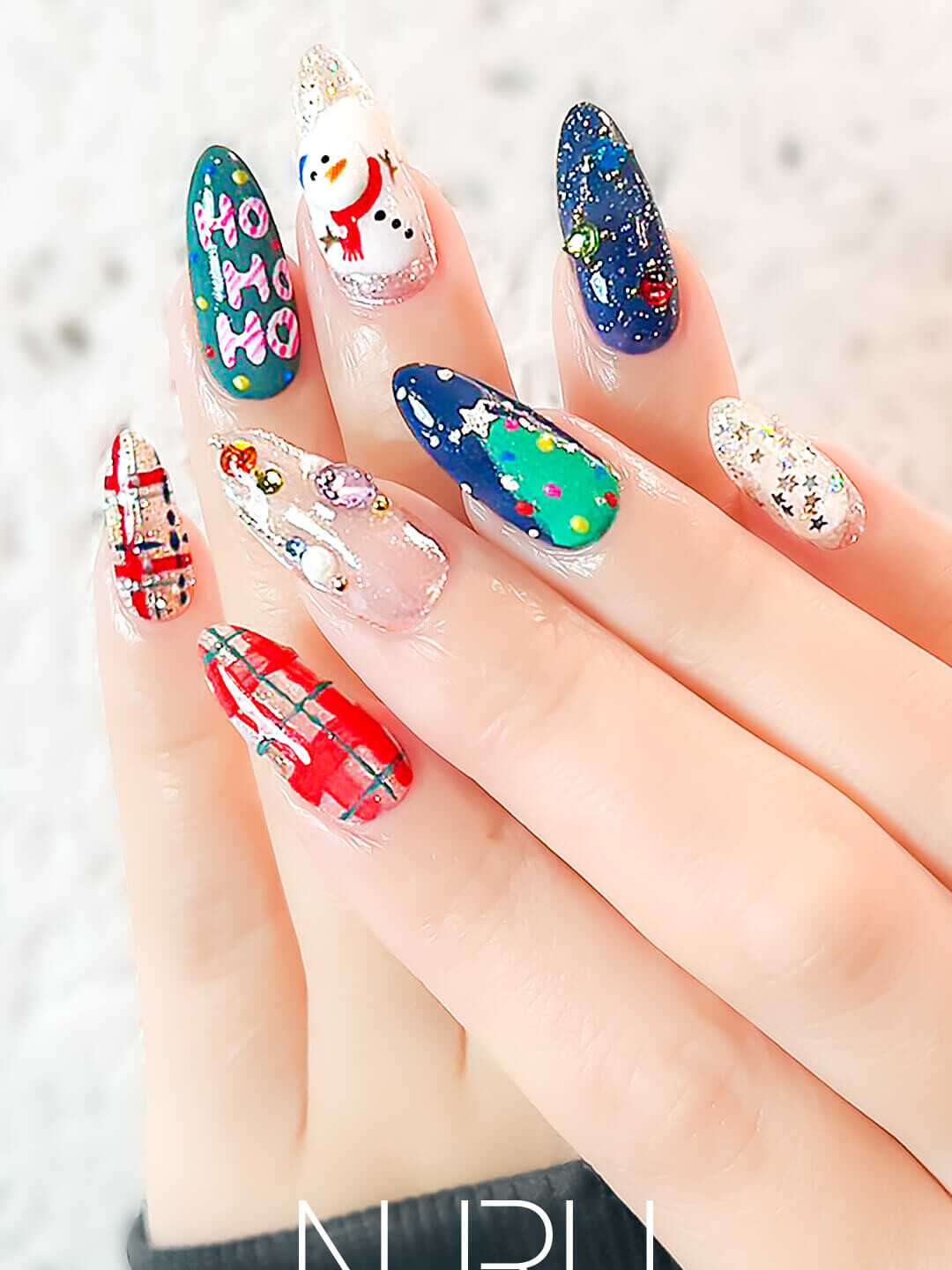 ゴージャス彩りクリスマスネイル