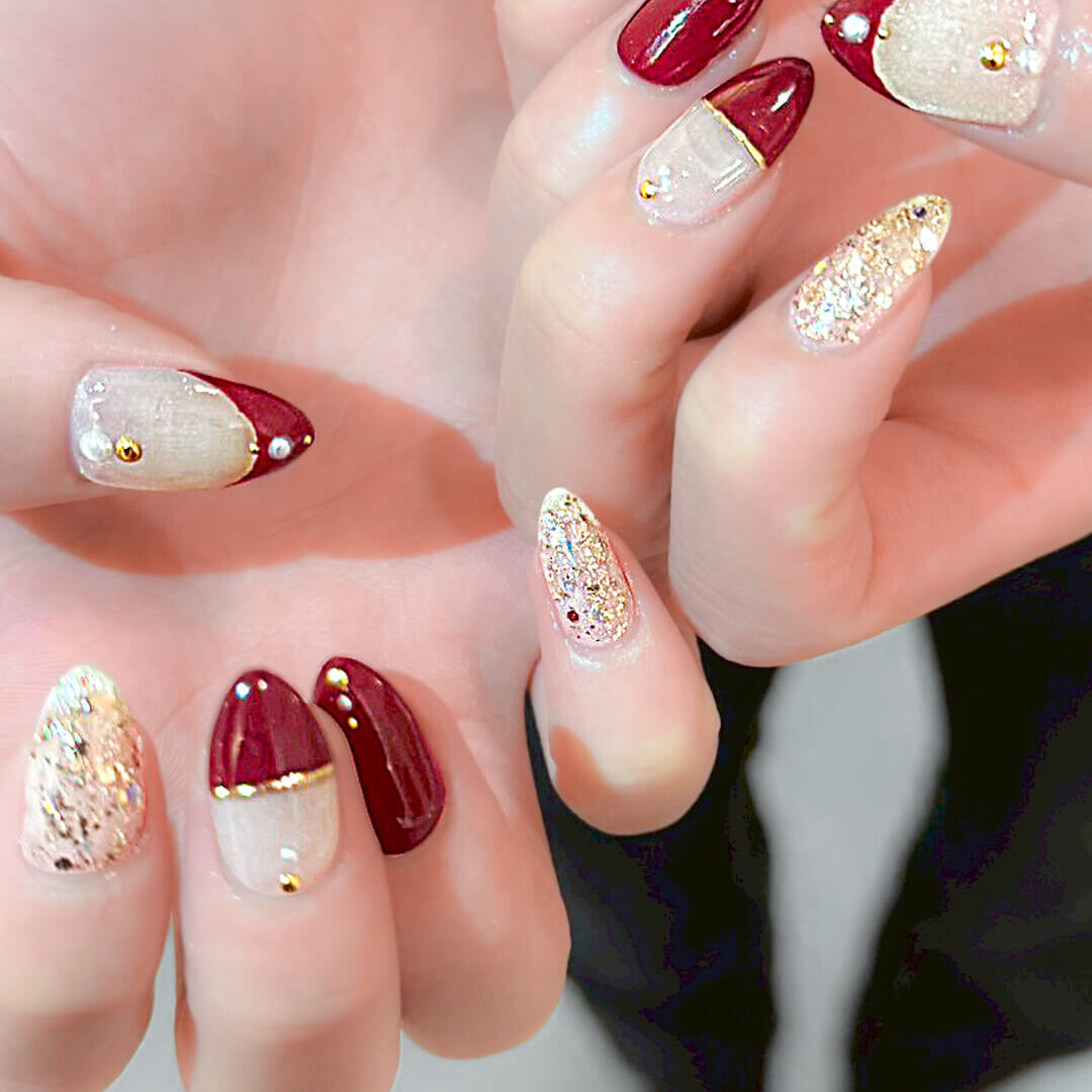 ボルドー × シャンパンゴールドのホリデーネイル