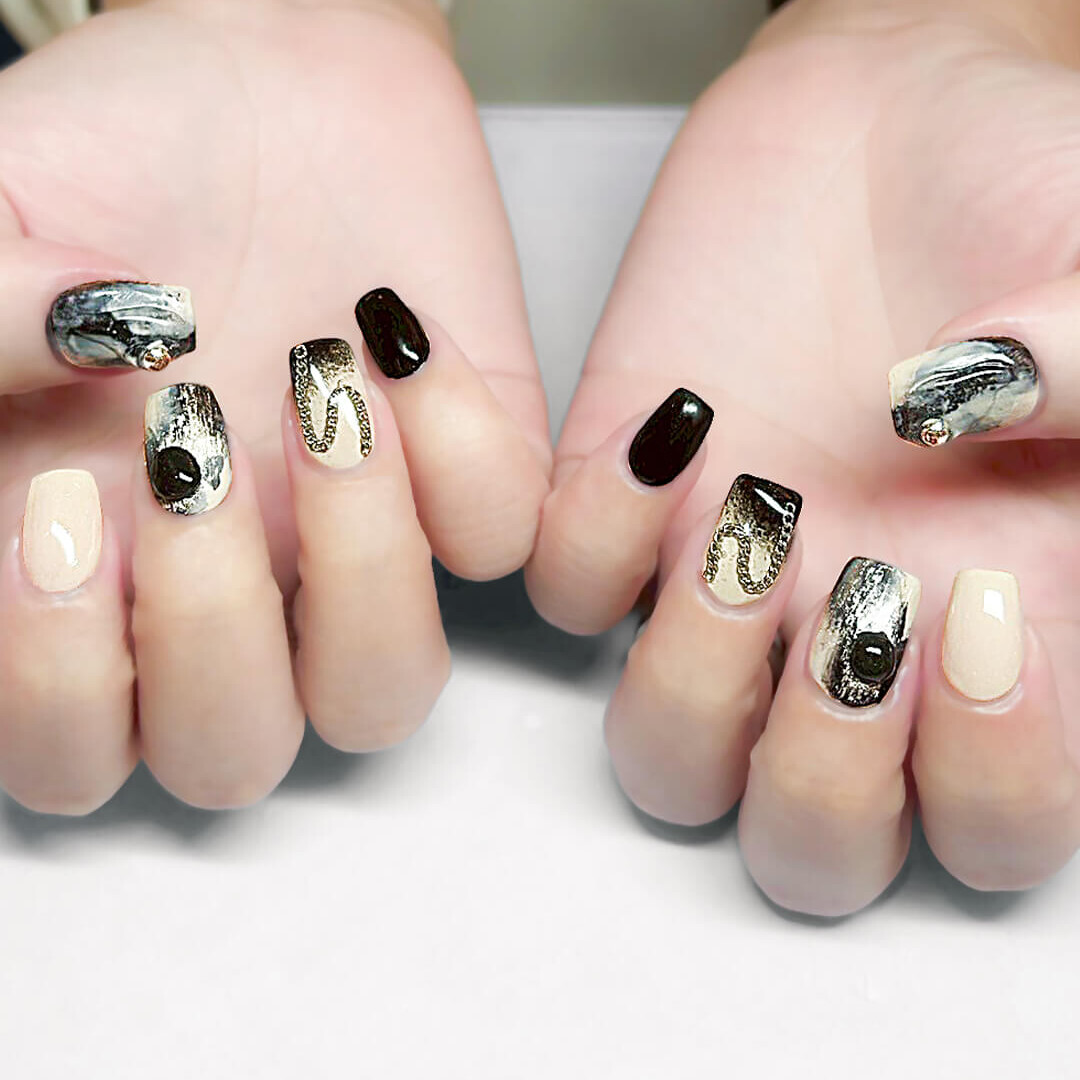 大人のモードネイル