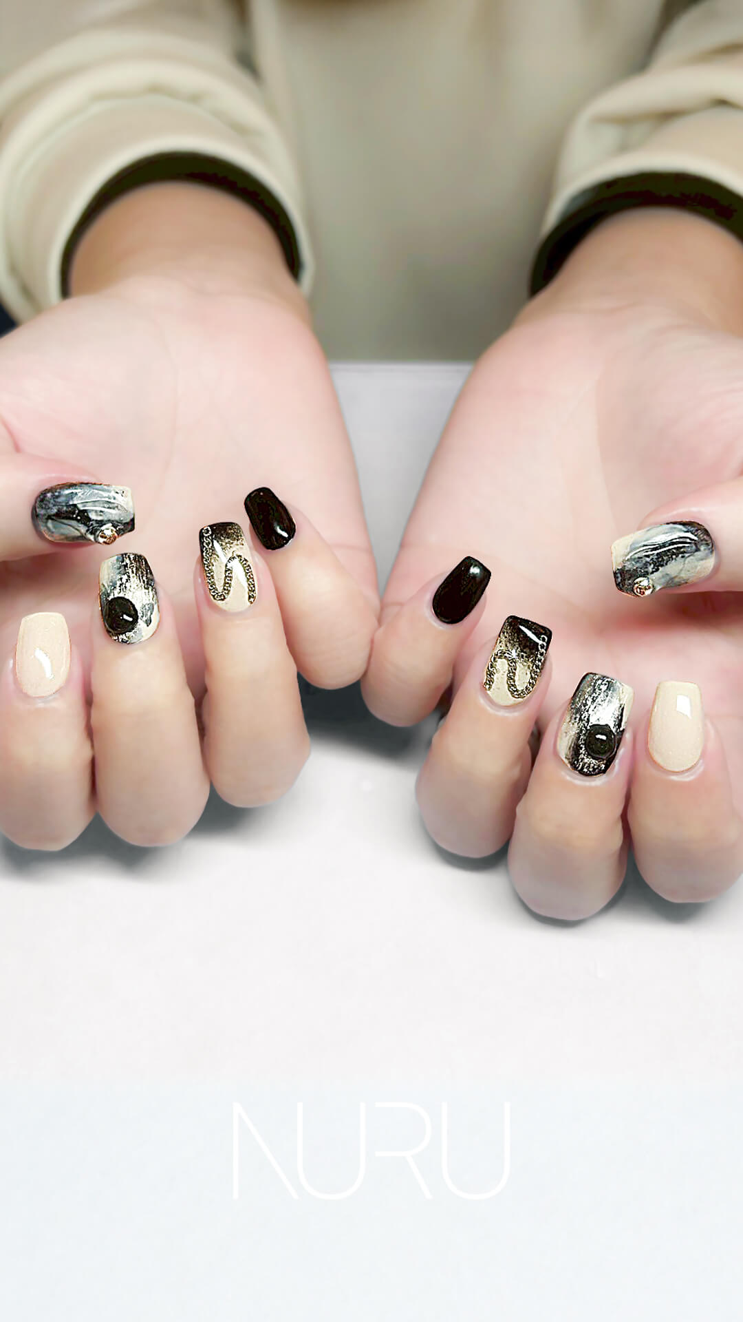 大人のモードネイル