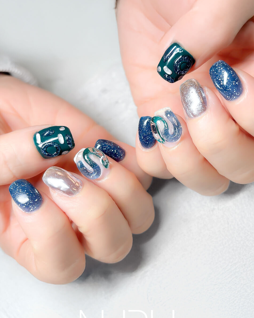 立体感＆透け感のある隣とかぶらないネイルデザイン