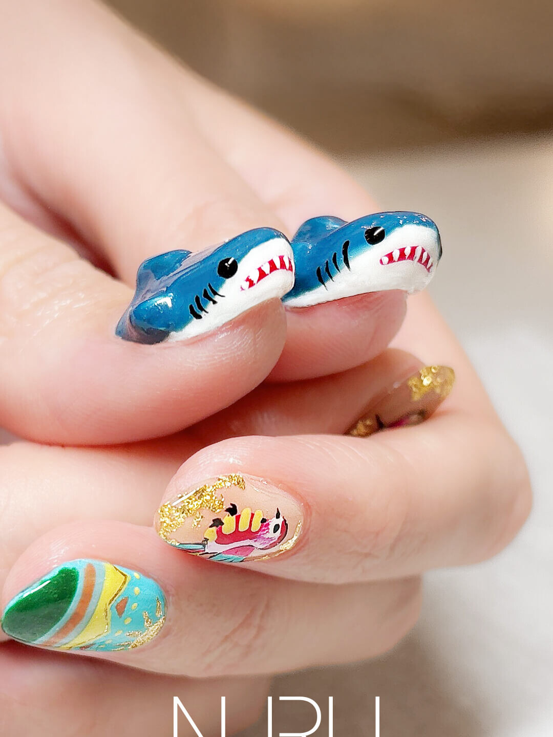 ひょっこり、シャークネイル！