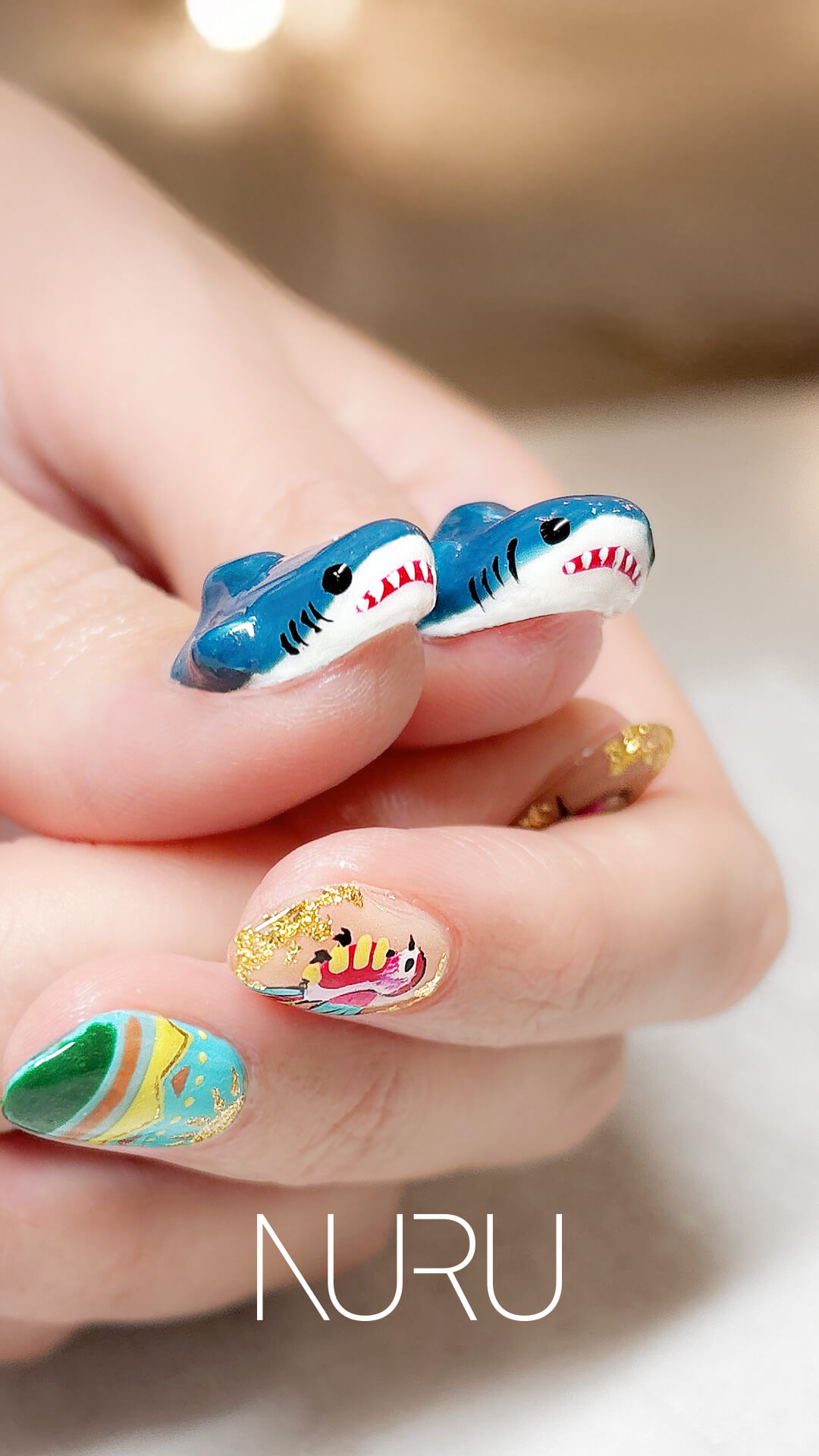 ひょっこり、シャークネイル!