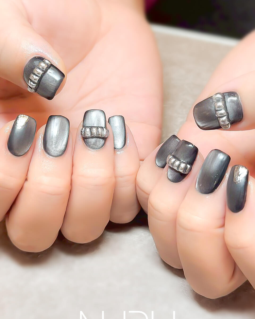 ユニセックスな、カッコイイネイル