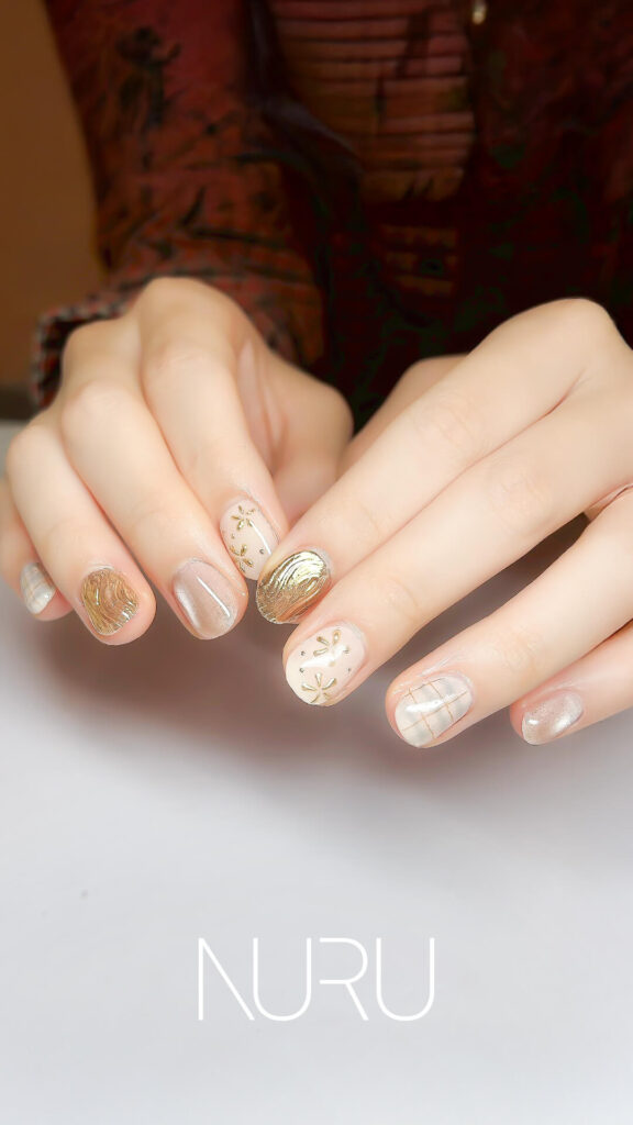 可愛らしいホワイトベースのネイルデザイン！