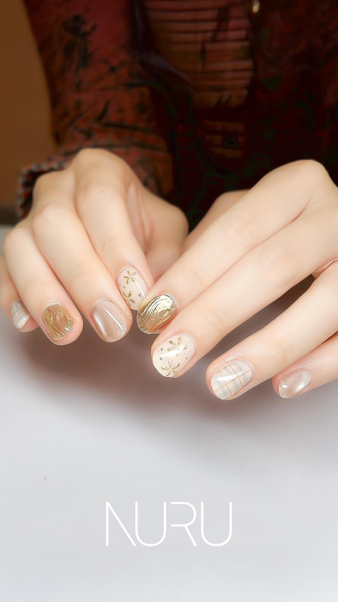 可愛らしいホワイトベースのネイルデザイン!