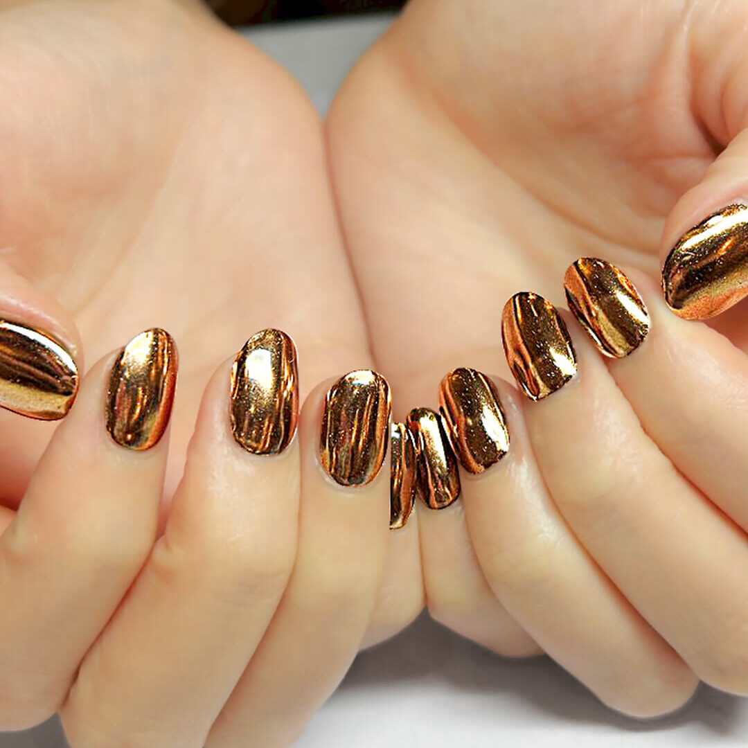 シャンパンゴールドに輝く、主役級ネイル