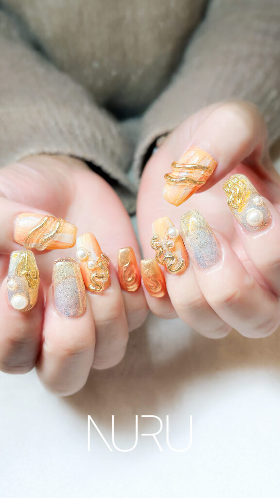 大振りのパーツがアクセントのニュアンスデザイン