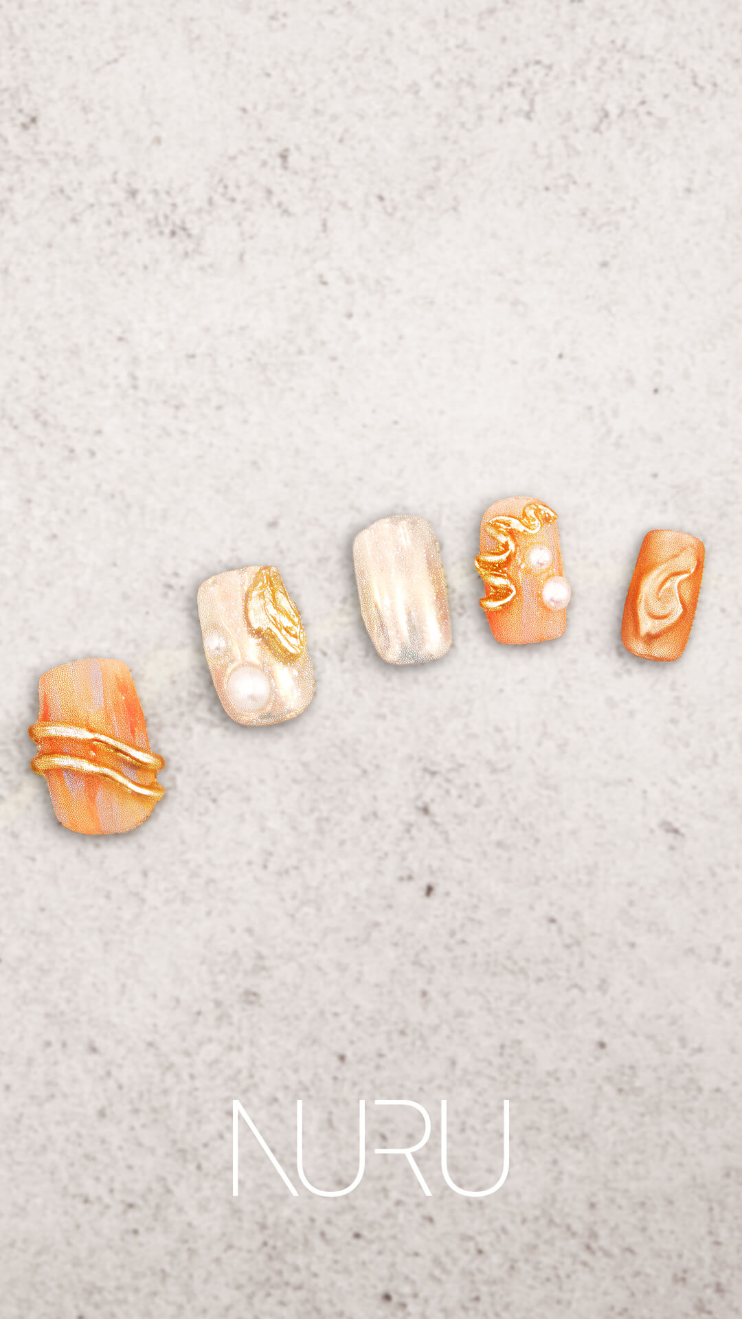 小さな桜貝のようなオレンジピンクをベースに、ホワイトパールをアクセントにしたデザイン