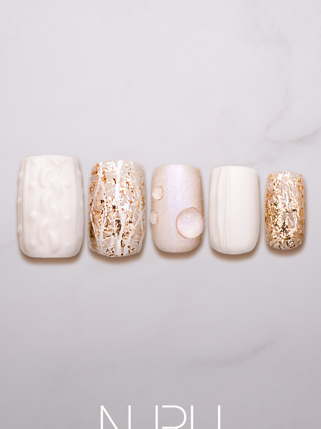 寒い季節の透き通った空気…凛とした自然の美しさをイメージしたホワイトネイル