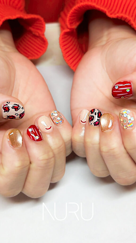 ぱっと指先に咲いた、個性的でキュートなデザイン