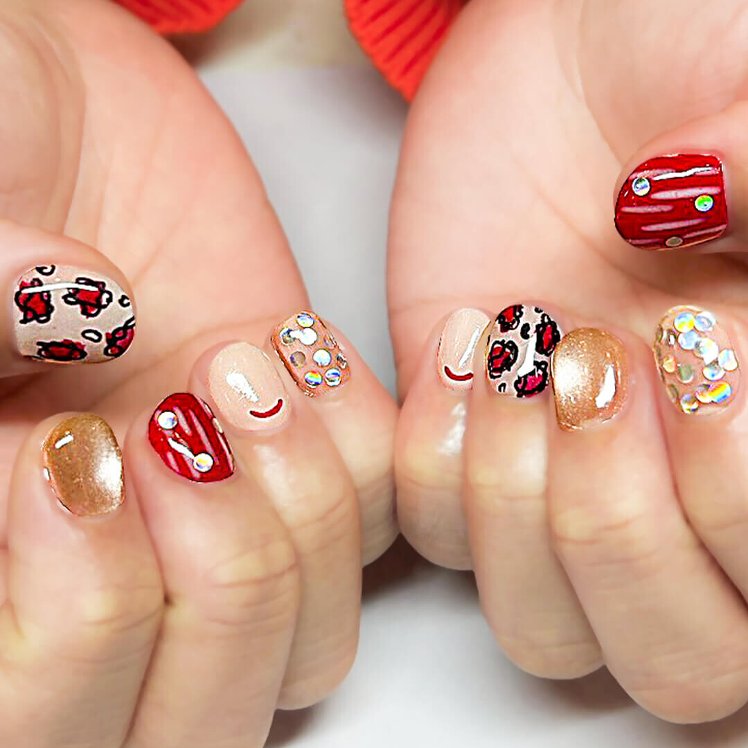 ぱっと指先に咲いた、個性的でキュートなデザイン