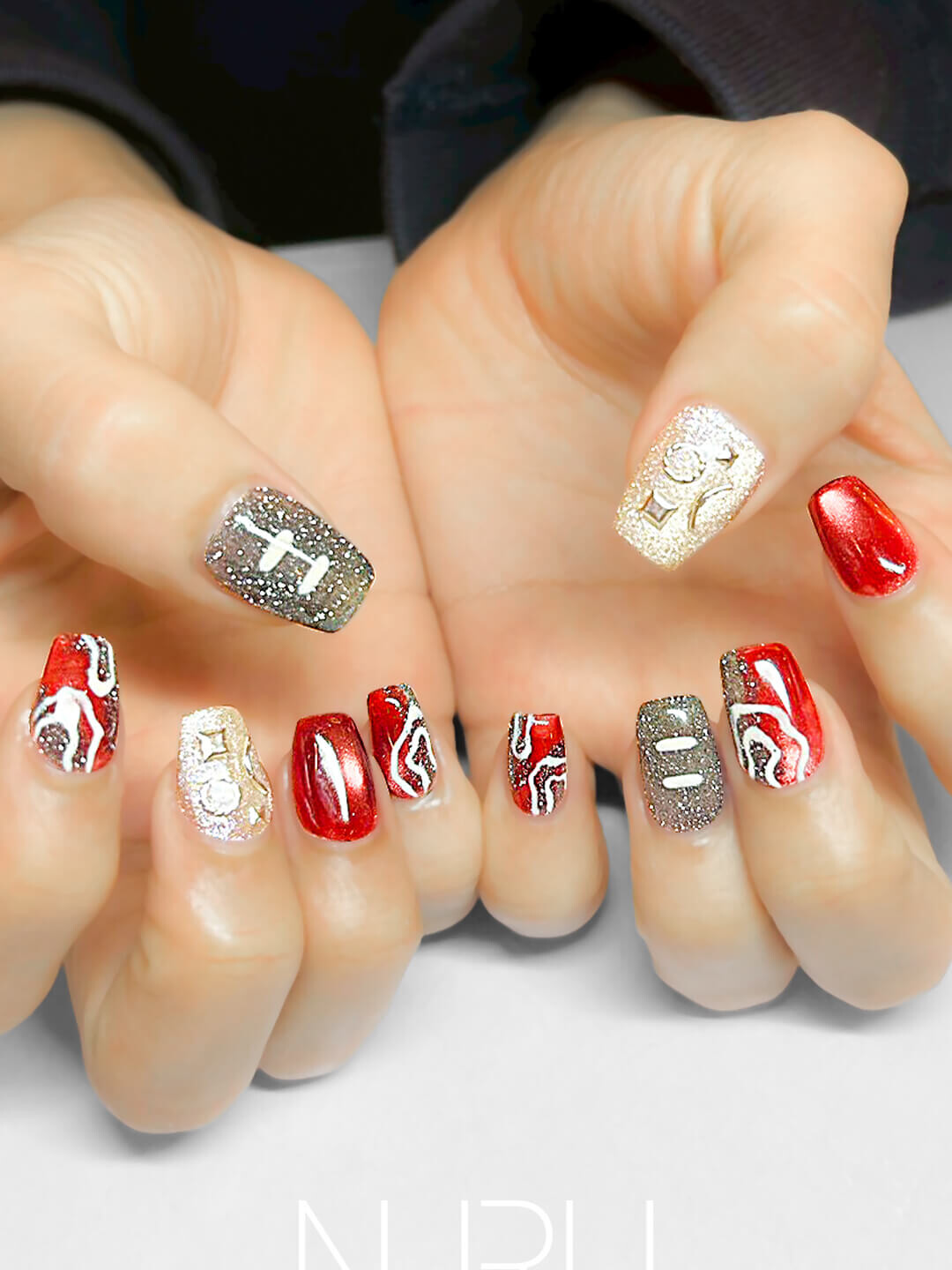 レッド×グレー×ホワイトで創る、NURU　NAIL 新宿のオリジナル定額デザイン